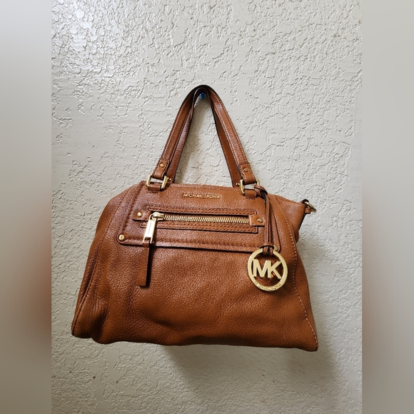 MICHAEL KORS HAMILTON GILMORE LARGE SATCHEL/CROSSBODY COLOR- LUGGAGE - Picture 4 of 11